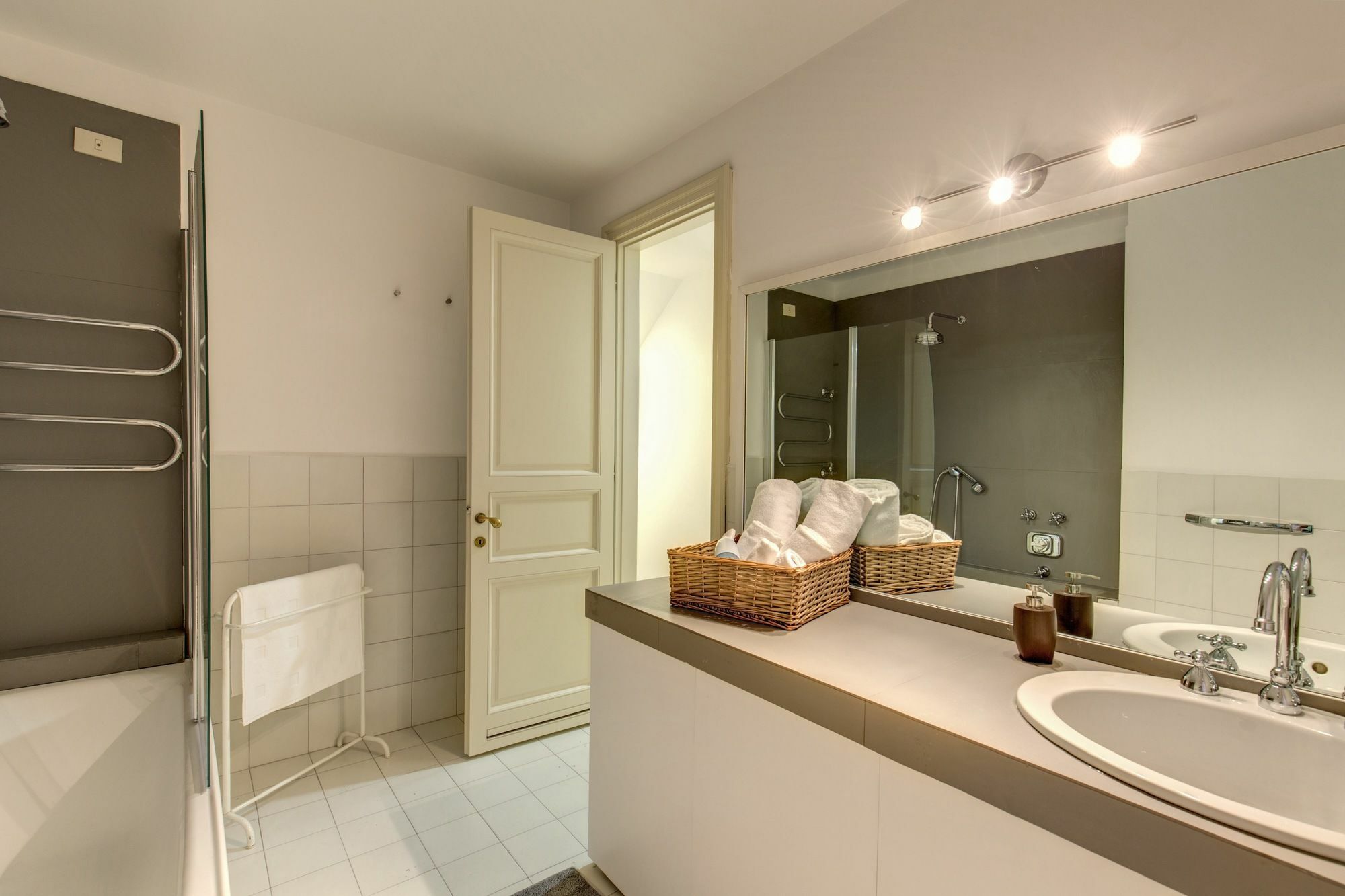 Trevi Miracle Suite Rome Bagian luar foto